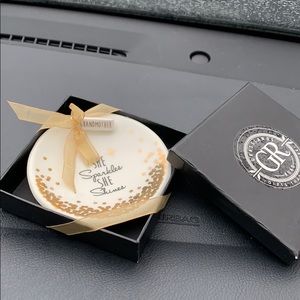 Petri dish for jewelry